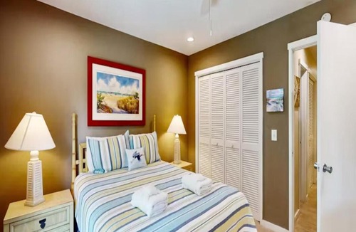 Hilton Head Island Apartment | Walk to the Beach and Coligny!