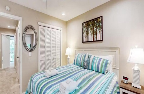 Hilton Head Island Apartment | Walk to the Beach and Coligny!