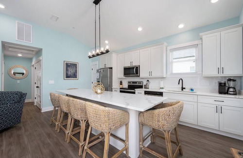 Corolla Light House | Walk to the beach, Dogs ok! Huge SW community Pool -Close to all!