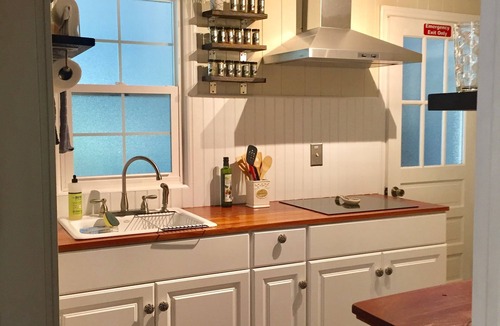 Hendersonville Apartment | Walk to Town + Trail - Cozy Studio Retreat
