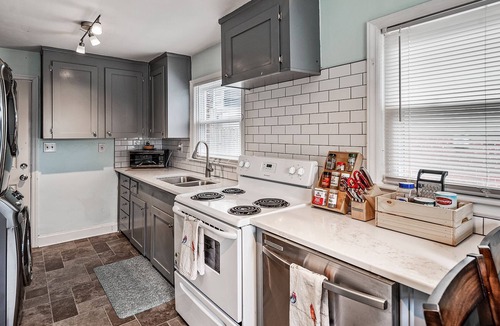 Plaza Midwood House | ★Walkable 2BR Plaza Midwood Bungalow★ Free Parking