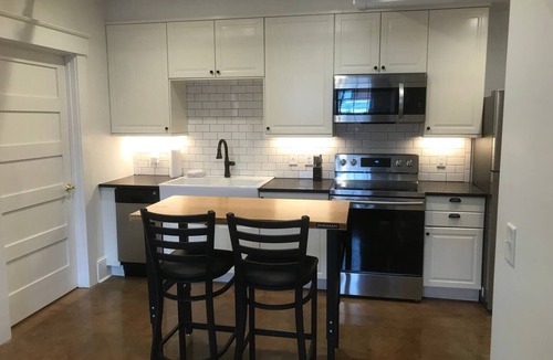 Salisbury Apartment | Walkable Downtown Salisbury Fully Furnished Apt.