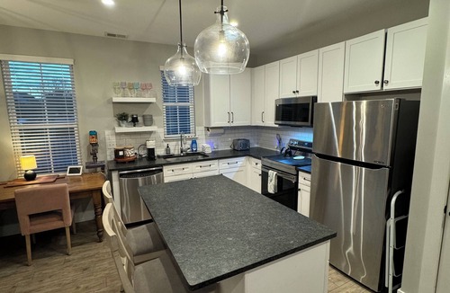 Wilmington House | Walkable, Family & Pet friendly, Downtown, free and easy to find street parking