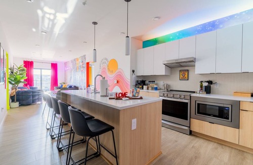Eighth Avenue Condo | Walkable Group Condo with Pool