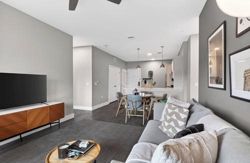 Midtown House | Walkable Hillsboro Village Terrace Near Downtown + Music Row | Belcourt