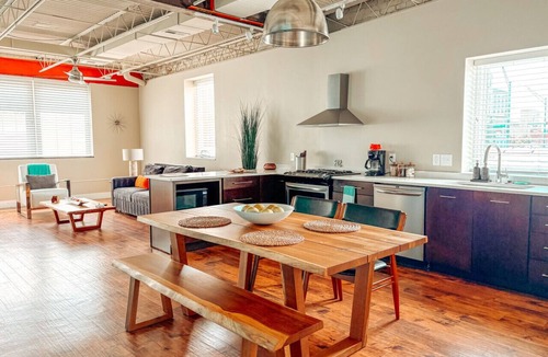 Downtown Greensboro Apartment | Walkable to Tanger and Coffee Shop!