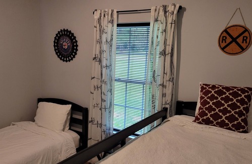 Waxhaw House | Walkable Waxhaw: Fully Renovated, Sleeps up to 7