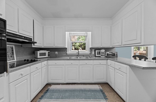 Greenville House | Walking Distance from the Stadium in Beautiful Greenville NC. Sleeps 8.