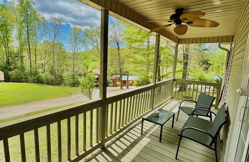 Marion Cottage | Walking Distance to Lake James: Private Resort Amenities