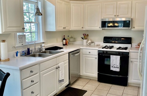 West Jefferson House | Walking distance to downtown/beautiful mountain views.