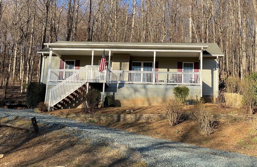 West Jefferson House | Walking distance to downtown/beautiful mountain views.