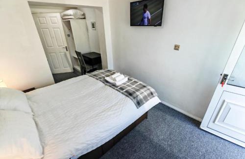 Oxford Apartment | Walnut Studio - Self Contained One-Bed Studio Flat