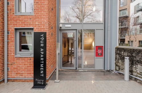 Bristol Floating Harbour Apartment | Wapping Wharf | 1 Bedroom Apartment SB
