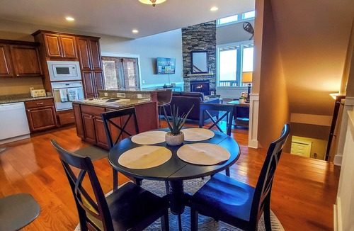 West Jefferson Cabin | Warm Up Your November with a Carolina Mountain Getaway @ Deuces Wild