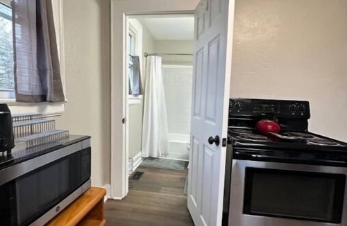 Hickory Apartment | Washer, Dryer, Desk, Smart TV, Blackout Shades, Fully Stocked Kitchen Cookware