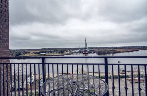 Downtown Wilmington Apartment | Water Street Retreat 04