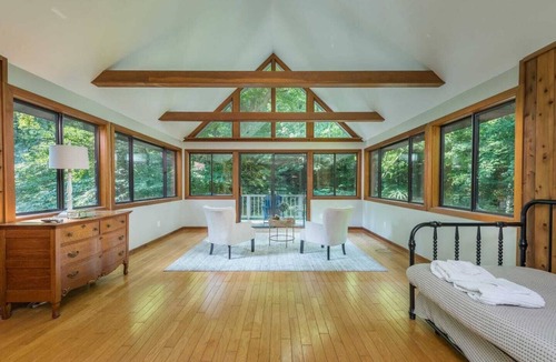 Lynn House | Waterfall Escape Fire Pit Riverfront Peaceful