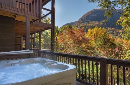 Chimney Rock House | Waterfall & Mountain views| Hot Tub| Sleeps 2