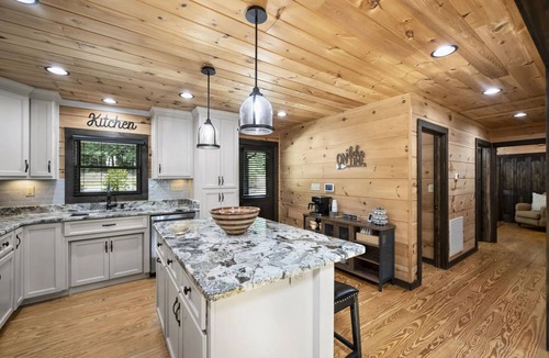 Lake Norman of Catawba Cabin | Waterfront 1-Acre | Private Dock, Hot Tub, Firepit | Bankhead Lodge by AvantStay