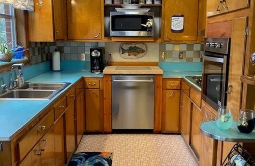 James City House | Waterfront 3 bedroom dog-friendly cottage with a million-dollar view