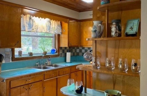 James City House | Waterfront 3 bedroom dog-friendly cottage with a million-dollar view