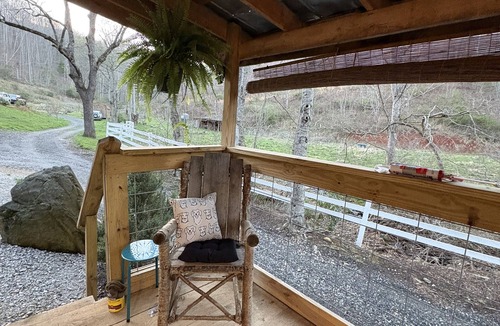Spruce Pine House | Waterfront Collin’s cabin