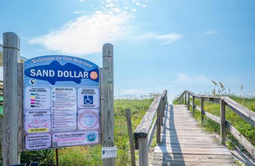 North Carolina Coast House | Waterfront condo one block to Oceanfront