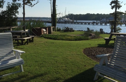 Snug Harbor Condo | Waterfront Condo on Albemarle Sound with Marina and Golf Course on 17th hole