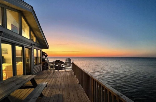 Colington Harbour Cottage | Waterfront Cottage! With Sunrise and Sunset!