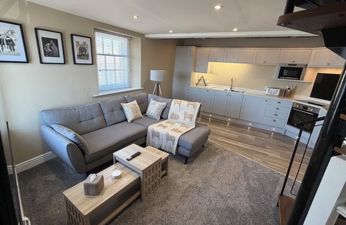 Whitehaven Apartment | Waterfront Duplex | Right on the Harbour | 1BR