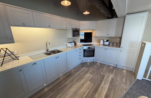 Whitehaven Apartment | Waterfront Duplex | Right on the Harbour | 1BR