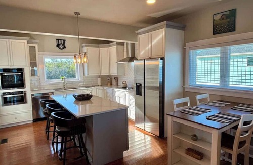 Columbia House | Waterfront, Hot Tub - 4BR, 4.5Bath, Pet Friendly
