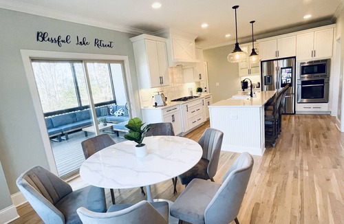 Sherrills Ford House | Waterfront Lake Norman - Sleeps 10, Hot Tub, 2kayaks, pedal boat, paddle board