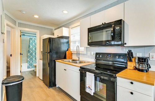 Sherrills Ford Cottage | Waterfront Living & Resort Perks! Lake Norman Stay