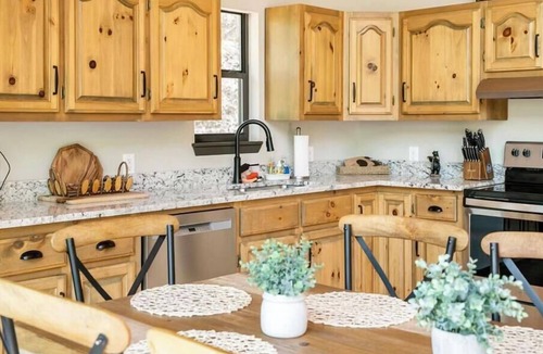Unaka House | Waterfront Mountain Cabin on Lake Hiwassee Private Dock, Kayaks, Great Views