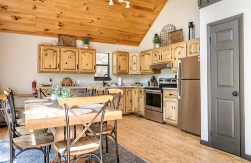 Unaka House | Waterfront Mountain Cabin on Lake Hiwassee Private Dock, Kayaks, Great Views