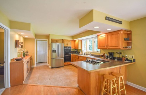 Olivia House | WATERFRONT & PET FRIENDLY! Beautiful Lakefront Home Near Golf and Fort Bragg