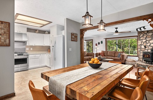 Horse Shoe House | Waterfront River home near Asheville, dog friendly
