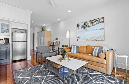 Riverwalk Condo | Waterfront, Sunset Views! Historic Dwtn-King Bed-Luxury with Free Parking!