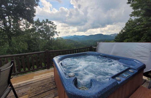 Bryson City Cabin | Watershed 8 - Breathtaking Views from Hot Tub and Firepit