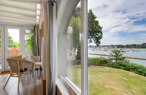 Netley House | Waterside Escape - 5 bed Villa on River Hamble