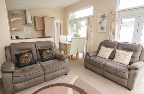 South Lakeland Leisure Village Cabin | Waterside lodge, Tewitfield