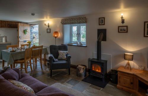 Axbridge House | Wavering