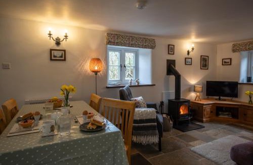 Axbridge House | Wavering