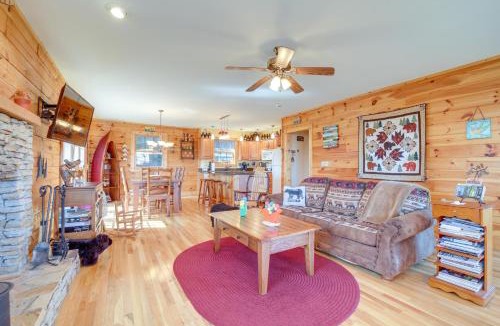 Settlers Ridge House | Waynesville Vacation Rental with Mountain Views!