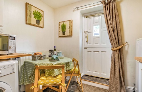 Staindrop Cottage | WAYSIDE COTTAGE, pet friendly, country holiday cottage in Staindrop