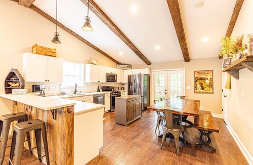 Bryson City Cabin | Weddings, Retreats, Large Groups: 3LittleBearsRetreat