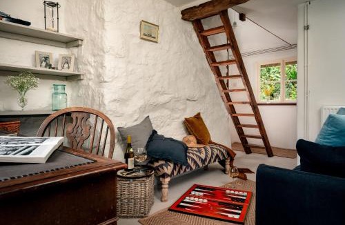 Heligan House | Weeke Brook - Quintessential thatched luxury Devon cottage