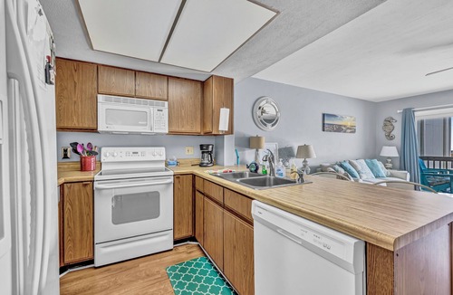 McCutcheon Field Condo | Weekend Seaclusion, Linens, Snacks & Sea Included