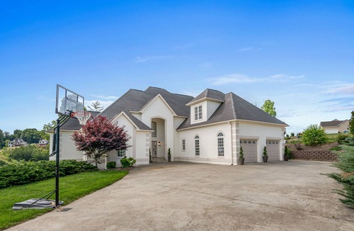 Weaverville House | Weekend with friends & family! Movie room~Swim Spa~Hot Tub~Firepit~Sleeps
